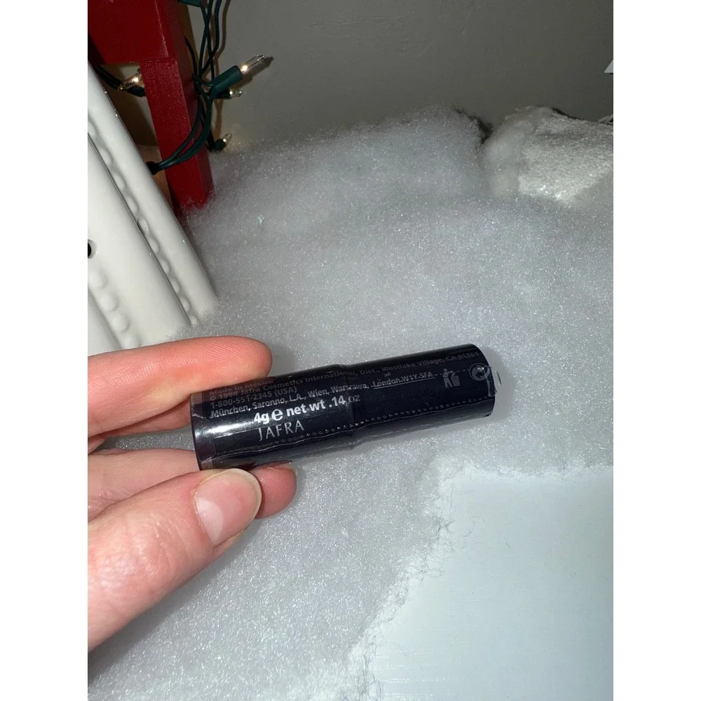 JAFRA Long Lasting Lipstick Berry‎ Kiss Shade 4g Net Wt 14 Oz Women